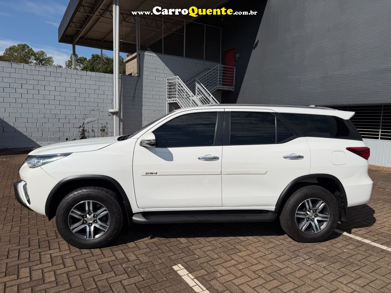 TOYOTA   HILUX SW4 SRV 4X2 2.7 FLEX 16V AUT.   BRANCO 2019 2.7 FLEX - Loja