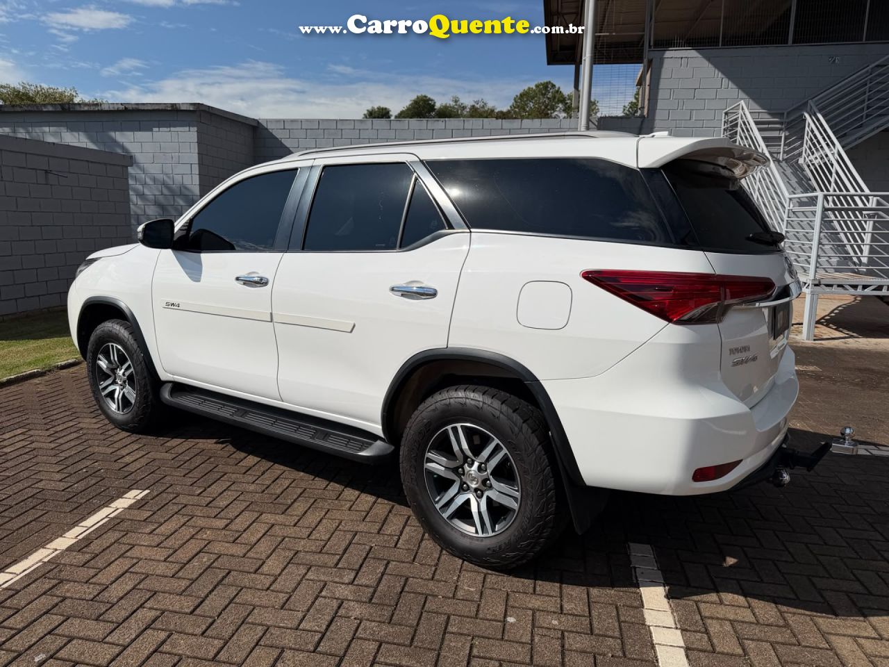 TOYOTA   HILUX SW4 SRV 4X2 2.7 FLEX 16V AUT.   BRANCO 2019 2.7 FLEX - Loja