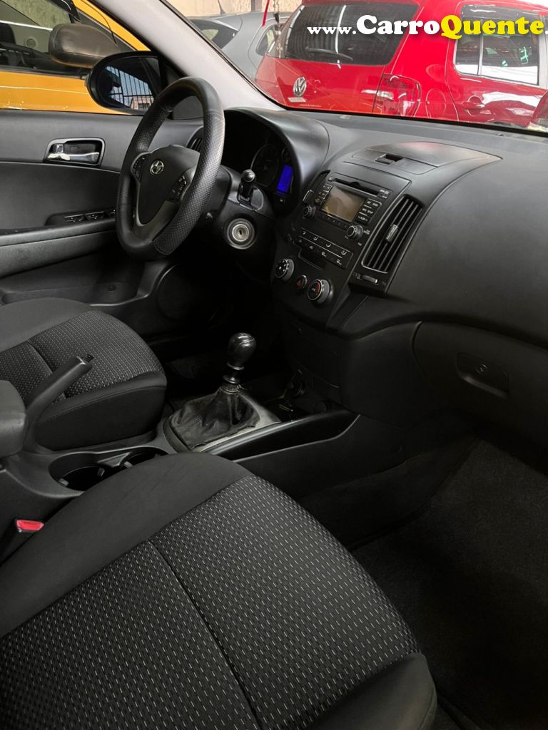 HYUNDAI   I30 2.0 16V 145CV 5P MEC.   PRATA 2011 2.0 GASOLINA - Loja