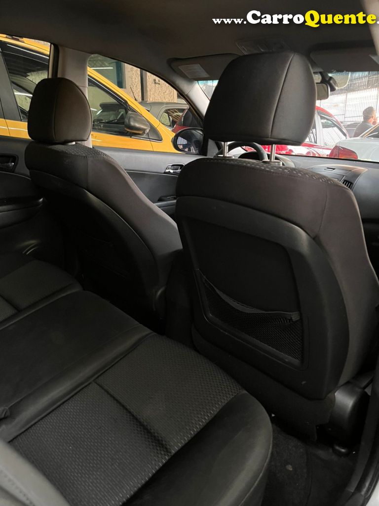 HYUNDAI   I30 2.0 16V 145CV 5P MEC.   PRATA 2011 2.0 GASOLINA - Loja