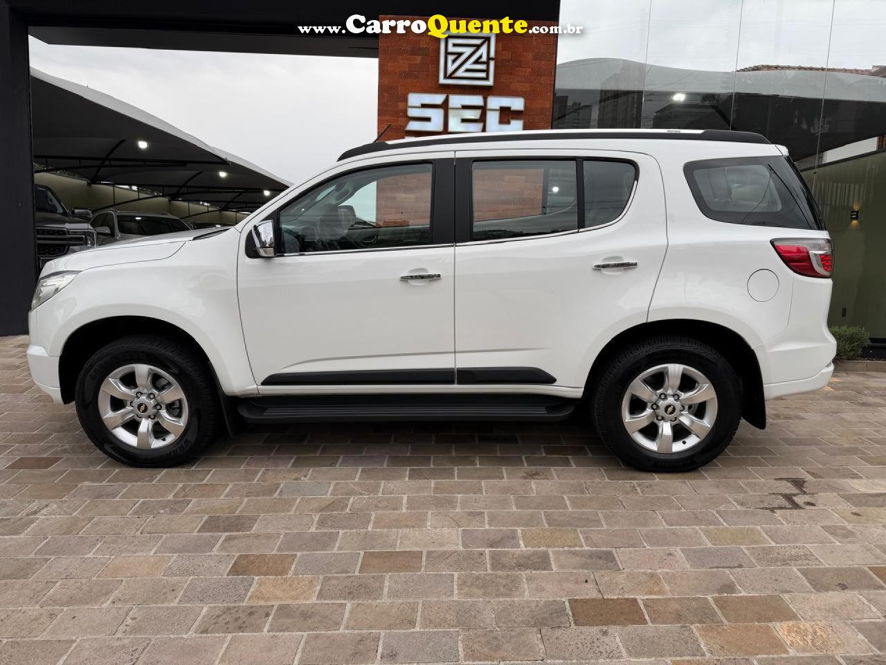 CHEVROLET   TRAILBLAZER LTZ 3.6 V6  AUT.   BRANCO 2013 3.6 GASOLINA - Loja