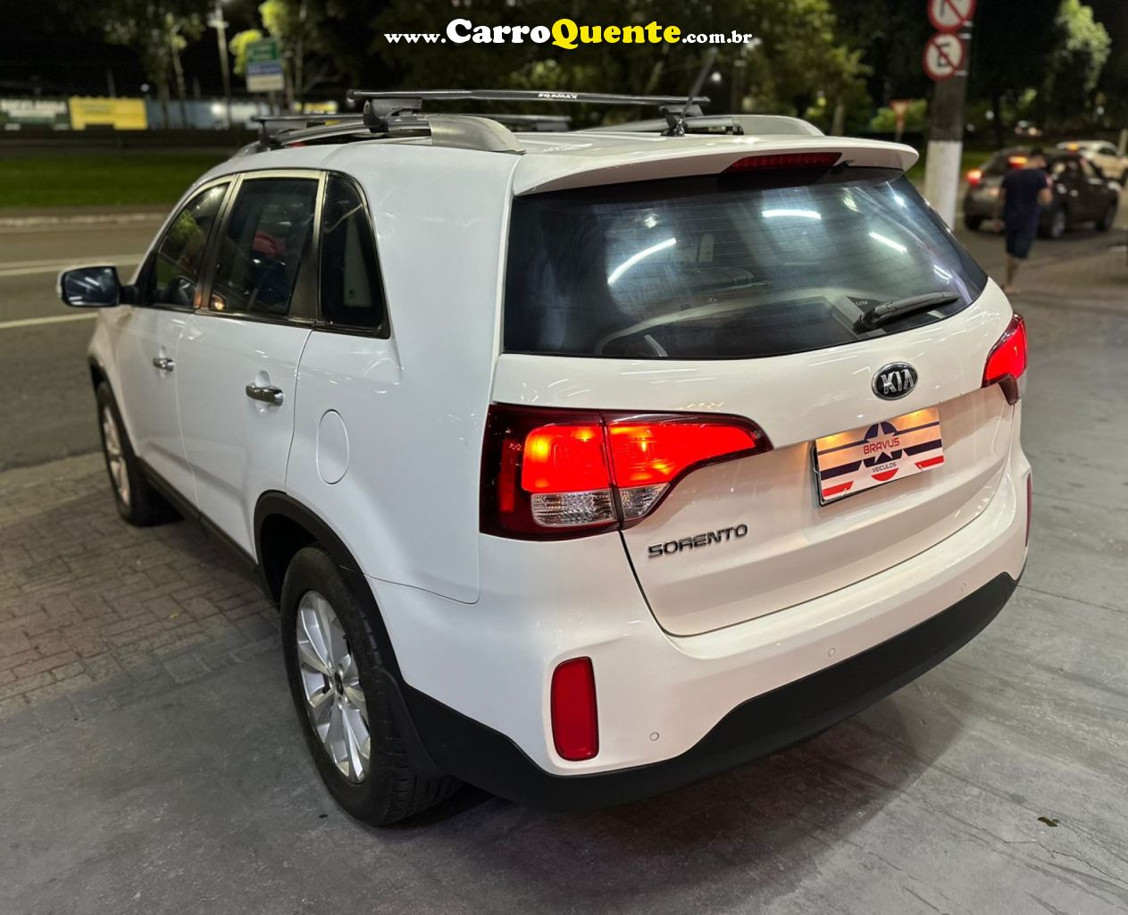 KIA   SORENTO 2.4 16V 4X2 AUT.   BRANCO 2015 2.4 GASOLINA - Loja