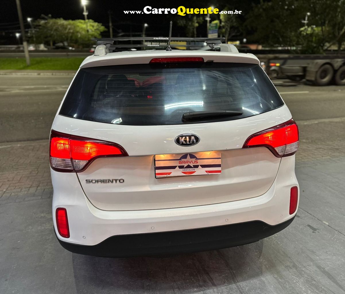 KIA   SORENTO 2.4 16V 4X2 AUT.   BRANCO 2015 2.4 GASOLINA - Loja