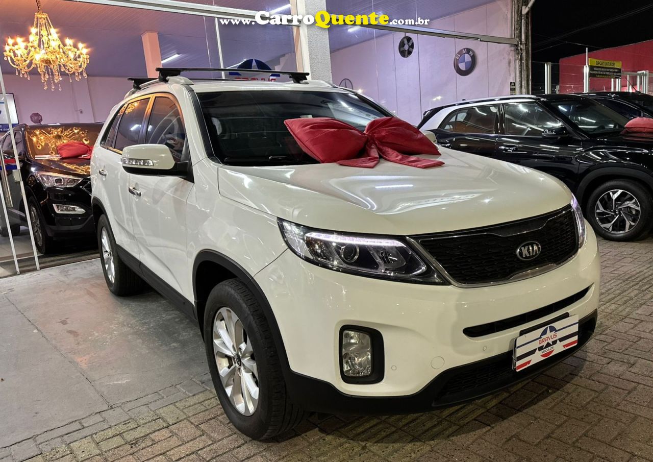 KIA   SORENTO 2.4 16V 4X2 AUT.   BRANCO 2015 2.4 GASOLINA - Loja