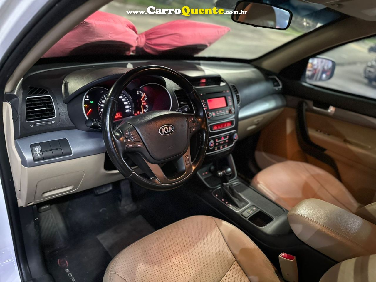 KIA   SORENTO 2.4 16V 4X2 AUT.   BRANCO 2015 2.4 GASOLINA - Loja
