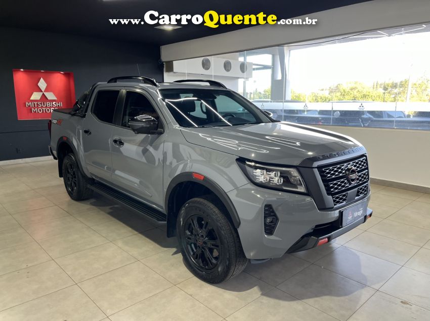 Nissan FRONTIER 2.3 16V TURBO DIESEL PRO4X CD 4X4 AUTOMÁTICO - Loja