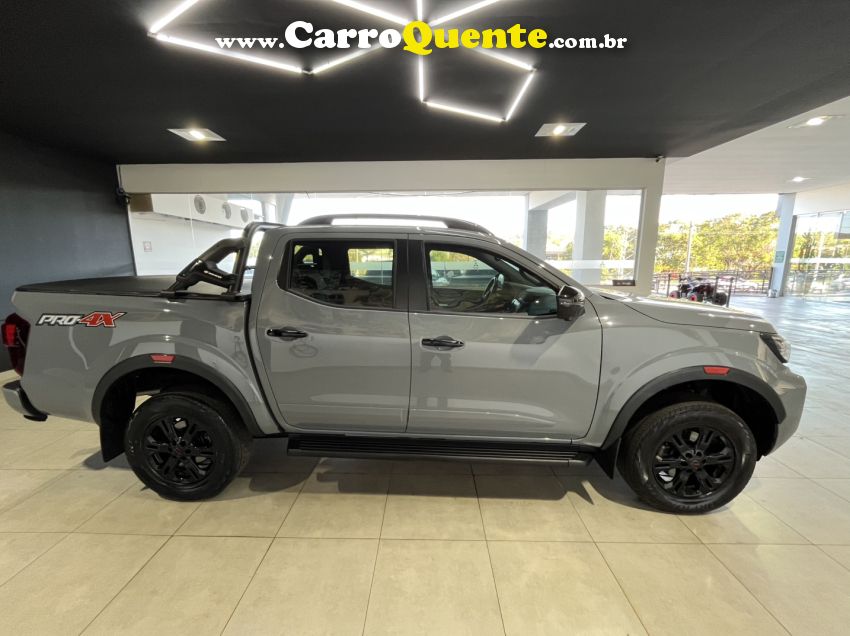 Nissan FRONTIER 2.3 16V TURBO DIESEL PRO4X CD 4X4 AUTOMÁTICO - Loja
