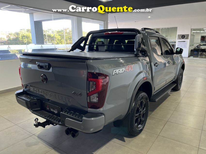 Nissan FRONTIER 2.3 16V TURBO DIESEL PRO4X CD 4X4 AUTOMÁTICO - Loja