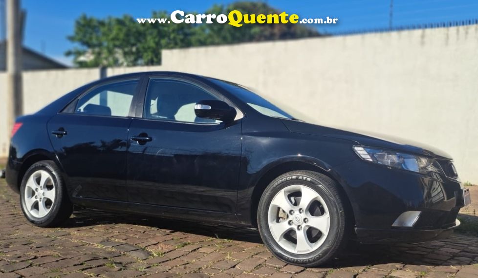KIA CERATO 1.6 E.213 SEDAN 16V GASOLINA 4P MANUAL - Loja