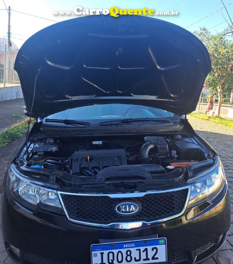 KIA CERATO 1.6 E.213 SEDAN 16V GASOLINA 4P MANUAL - Loja