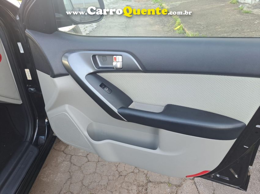 KIA CERATO 1.6 E.213 SEDAN 16V GASOLINA 4P MANUAL - Loja