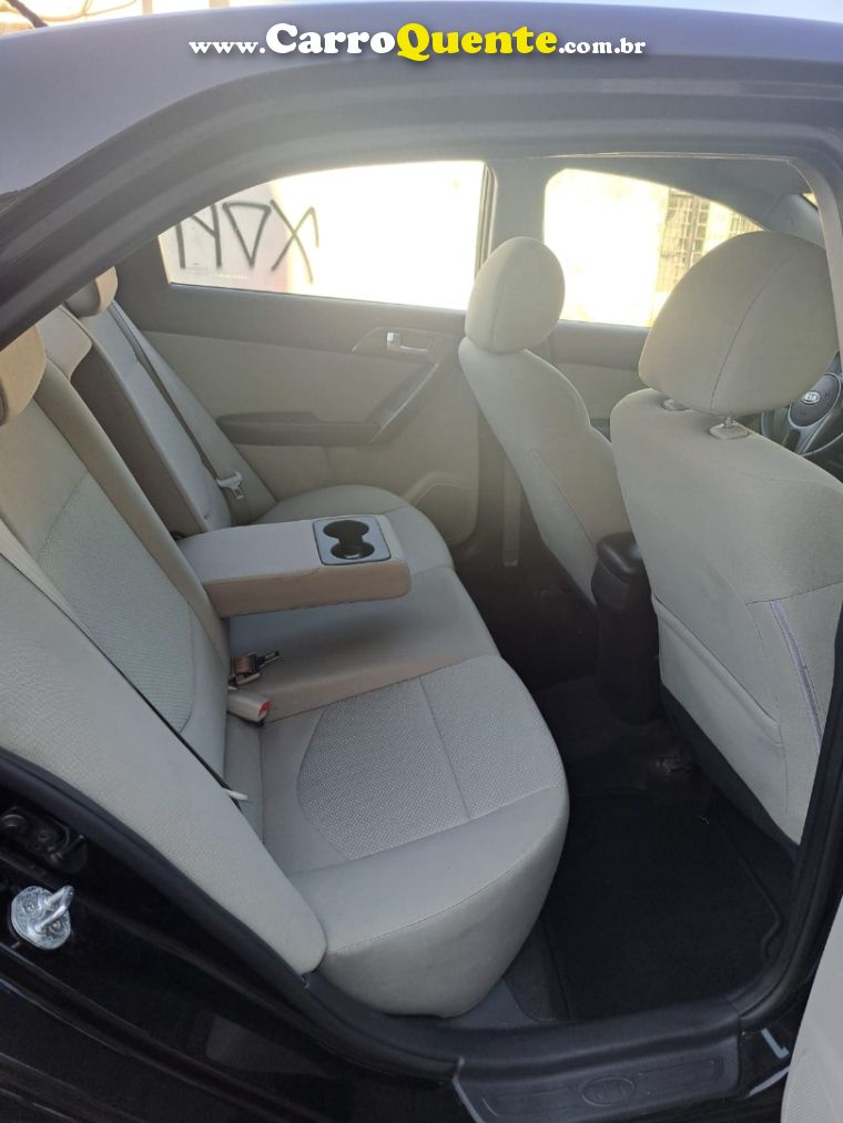 KIA CERATO 1.6 E.213 SEDAN 16V GASOLINA 4P MANUAL - Loja
