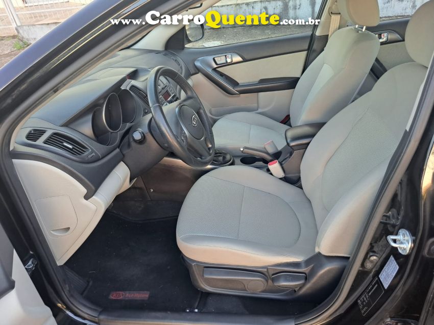 KIA CERATO 1.6 E.213 SEDAN 16V GASOLINA 4P MANUAL - Loja