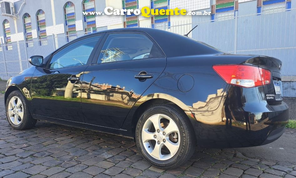 KIA CERATO 1.6 E.213 SEDAN 16V GASOLINA 4P MANUAL - Loja