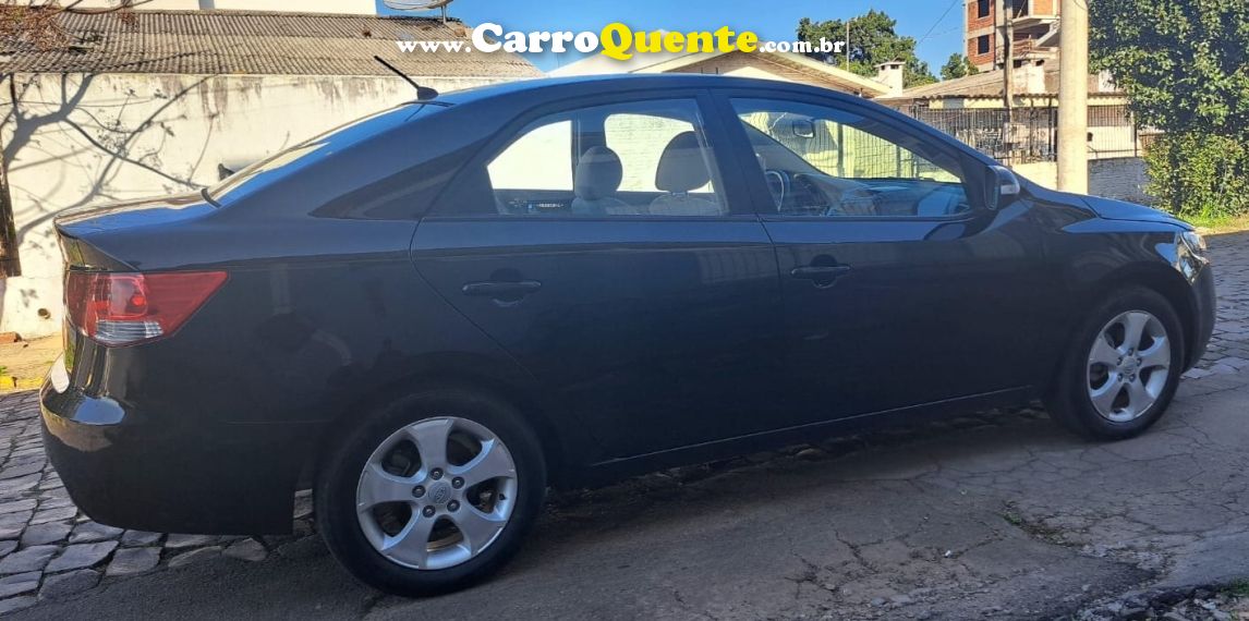 KIA CERATO 1.6 E.213 SEDAN 16V GASOLINA 4P MANUAL - Loja