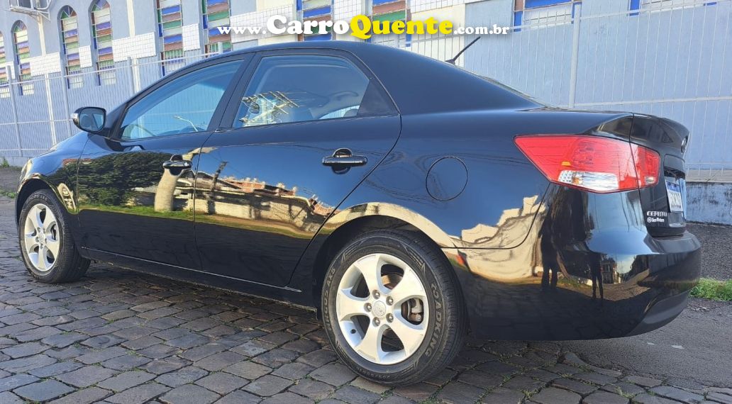 KIA CERATO 1.6 E.213 SEDAN 16V GASOLINA 4P MANUAL - Loja