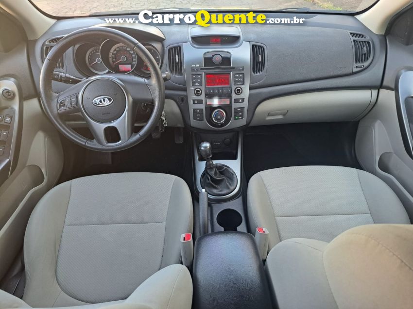 KIA CERATO 1.6 E.213 SEDAN 16V GASOLINA 4P MANUAL - Loja