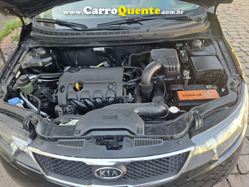 KIA CERATO 1.6 E.213 SEDAN 16V GASOLINA 4P MANUAL - Loja