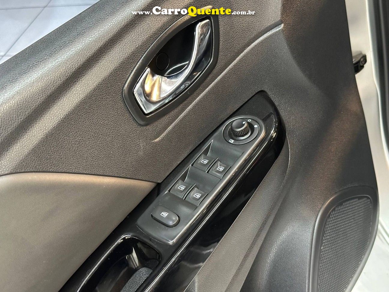 RENAULT CAPTUR 2.0 16V INTENSE 2018 - Loja