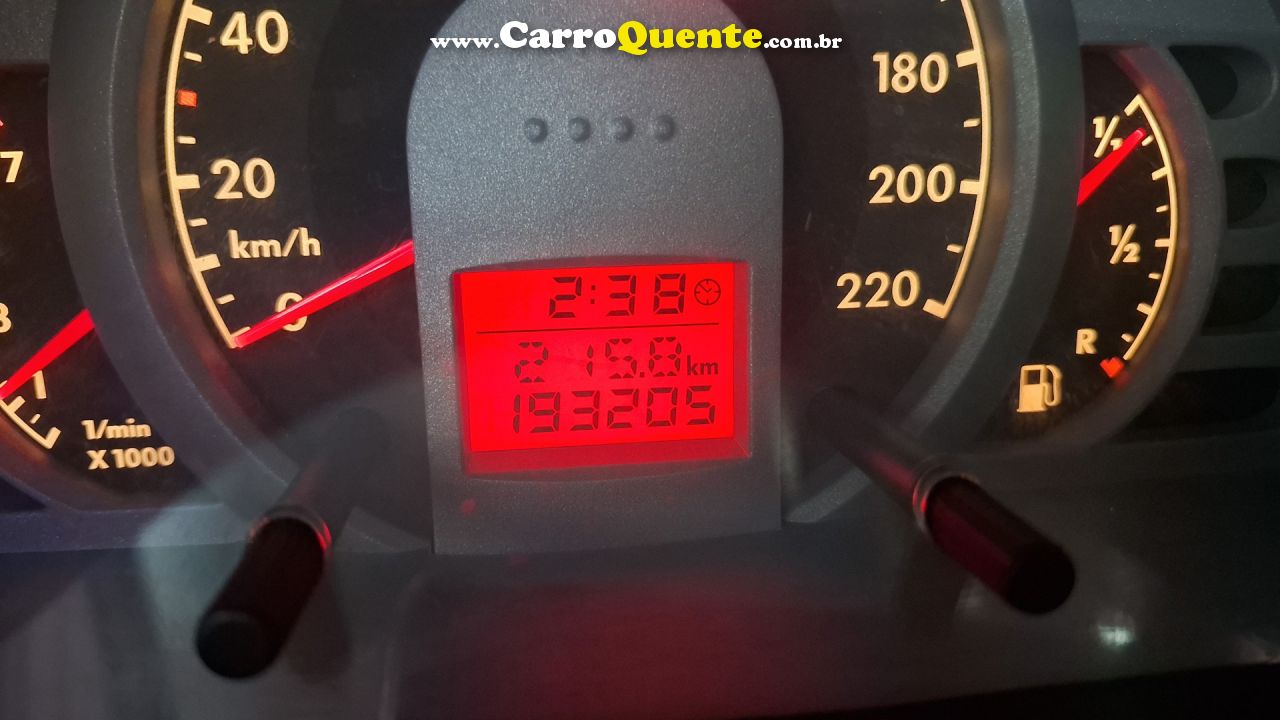 VOLKSWAGEN   FOX PLUS 1.6MI 1.6MI TOTAL FLEX 8V 4P   PRATA 2006 1.6 FLEX - Loja