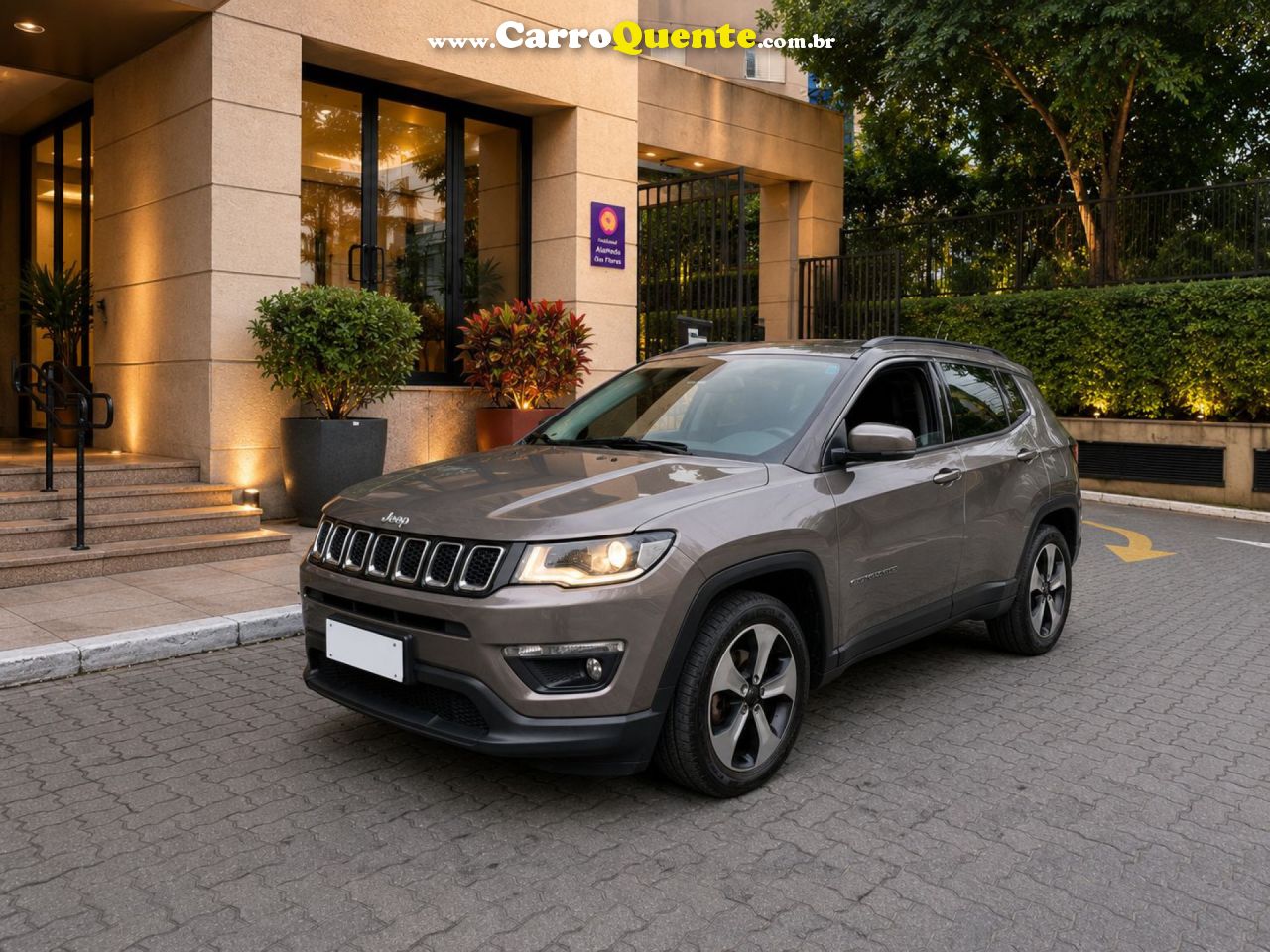 JEEP   COMPASS LONGITUDE 2.0 4X2 FLEX 16V AUT.   CINZA 2017 2.0 FLEX - Loja