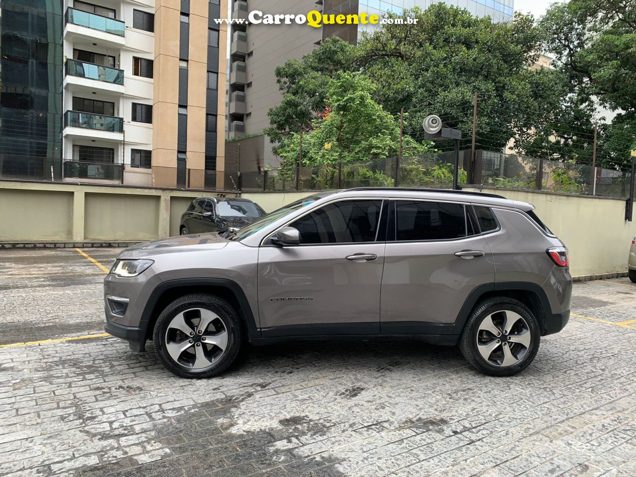 JEEP   COMPASS LONGITUDE 2.0 4X2 FLEX 16V AUT.   CINZA 2017 2.0 FLEX - Loja