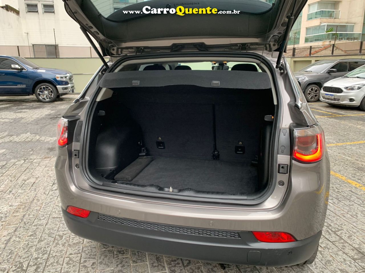 JEEP   COMPASS LONGITUDE 2.0 4X2 FLEX 16V AUT.   CINZA 2017 2.0 FLEX - Loja
