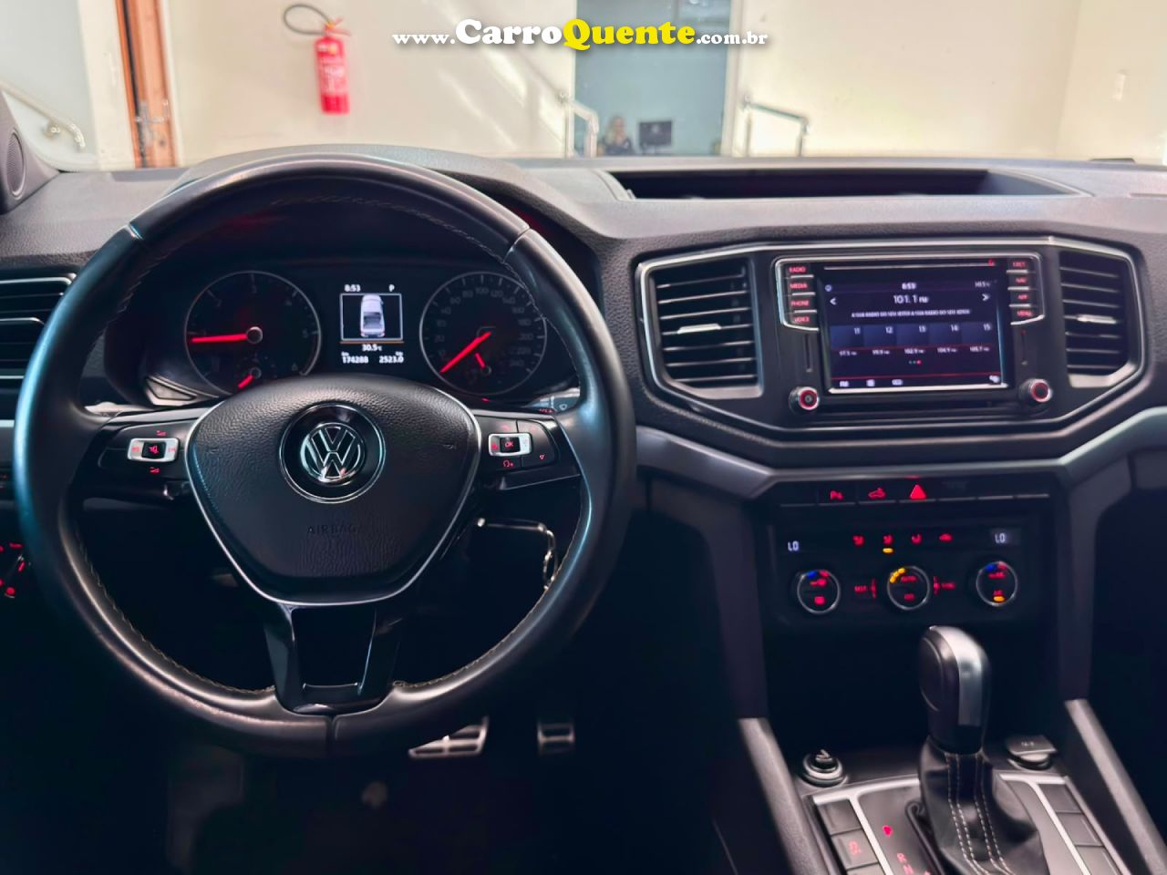 VOLKSWAGEN   AMAROK EXTREME CD 3.0 4X4 TB DIES. AUT.   PRETO 2019 3.0 DIESEL - Loja