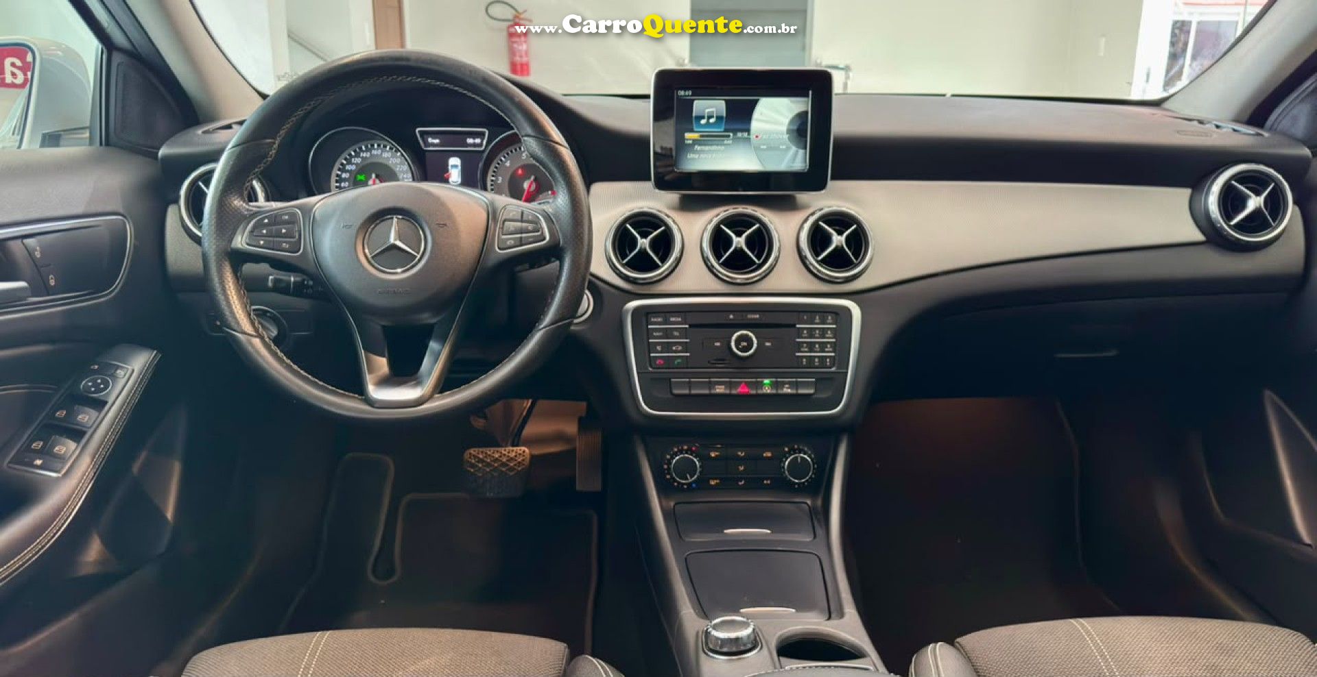 MERCEDES-BENZ   GLA 200 ADVANCE 1.61.6 TB 16V FLEX AUT.   PRATA 2017 1.6 FLEX - Loja
