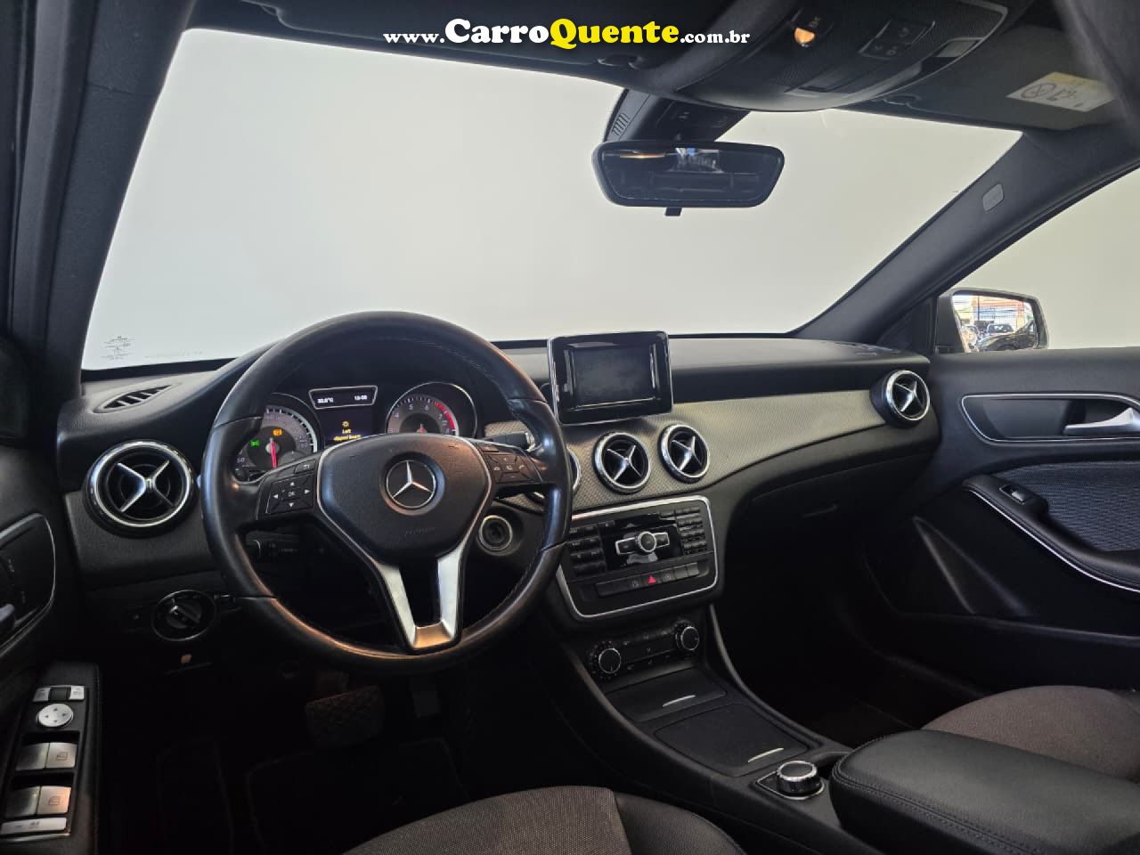 MERCEDES-BENZ   GLA 200 STYLE 1.6 TB 16VFLEX AUT.   CINZA 2015 1.6 GASOLINA - Loja