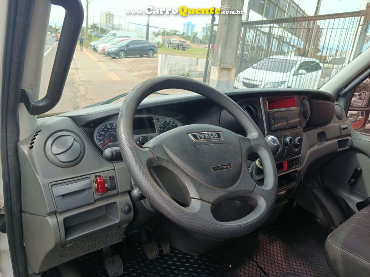 IVECO   DAILY CHASSI 35S14 2P (DIES.)(E5)   BRANCO 2017 147 cv GASOLINA - Loja