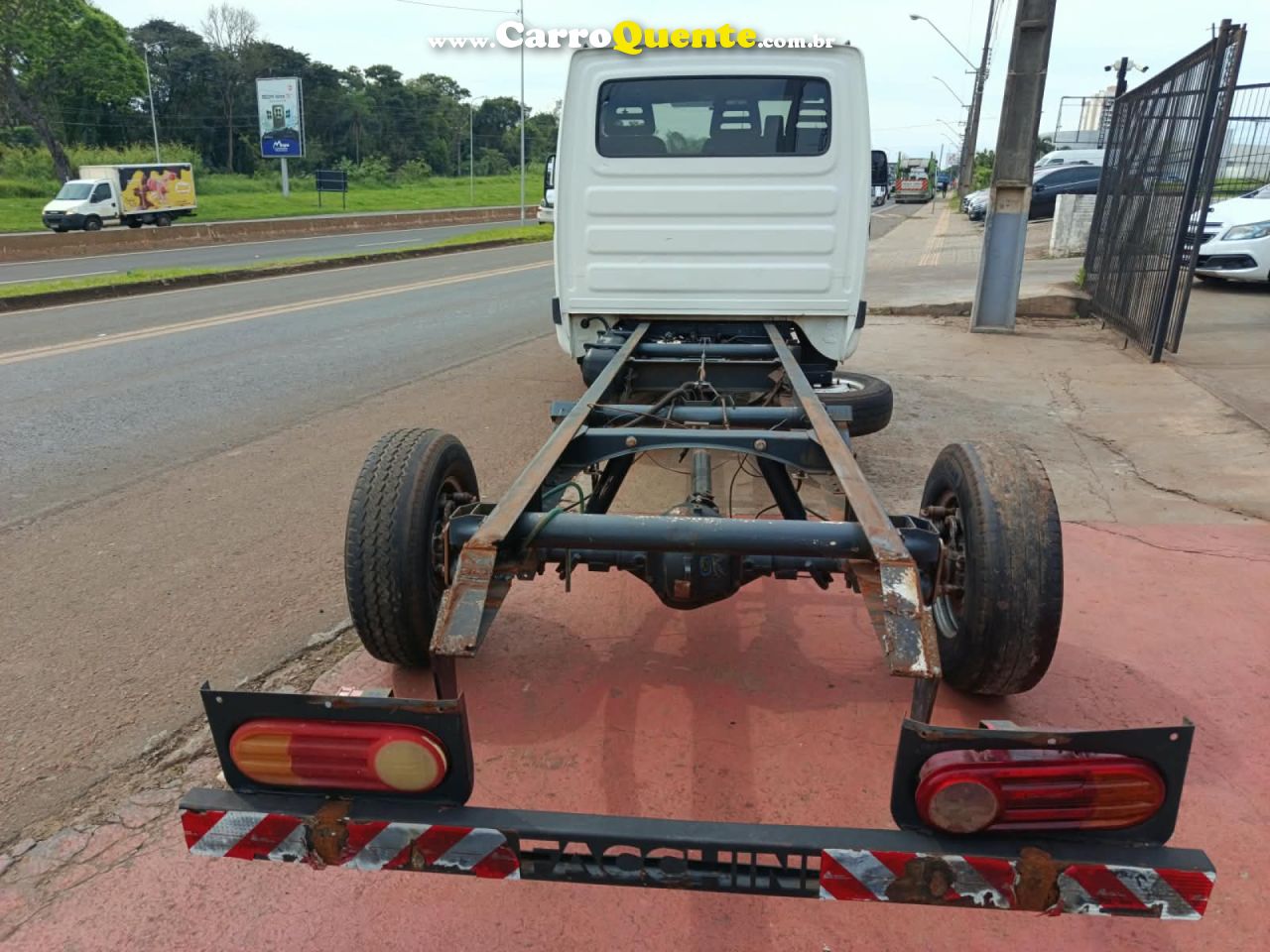 IVECO   DAILY CHASSI 35S14 2P (DIES.)(E5)   BRANCO 2017 147 cv GASOLINA - Loja