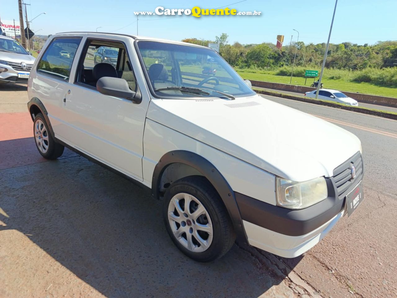 FIAT   UNO MILLE CELEBCELEB.ECON 1.0 F.FLEX 2P   BRANCO 2013 1.0 GASOLINA - Loja