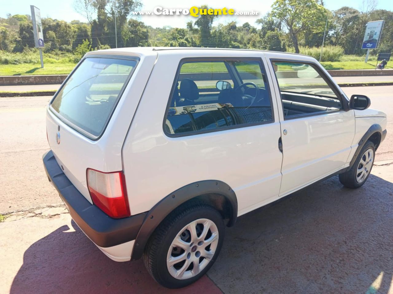 FIAT   UNO MILLE CELEBCELEB.ECON 1.0 F.FLEX 2P   BRANCO 2013 1.0 GASOLINA - Loja