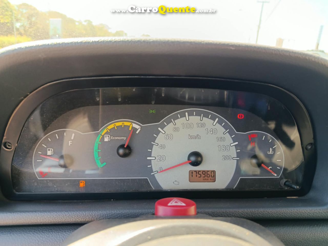 FIAT   UNO MILLE CELEBCELEB.ECON 1.0 F.FLEX 2P   BRANCO 2013 1.0 GASOLINA - Loja
