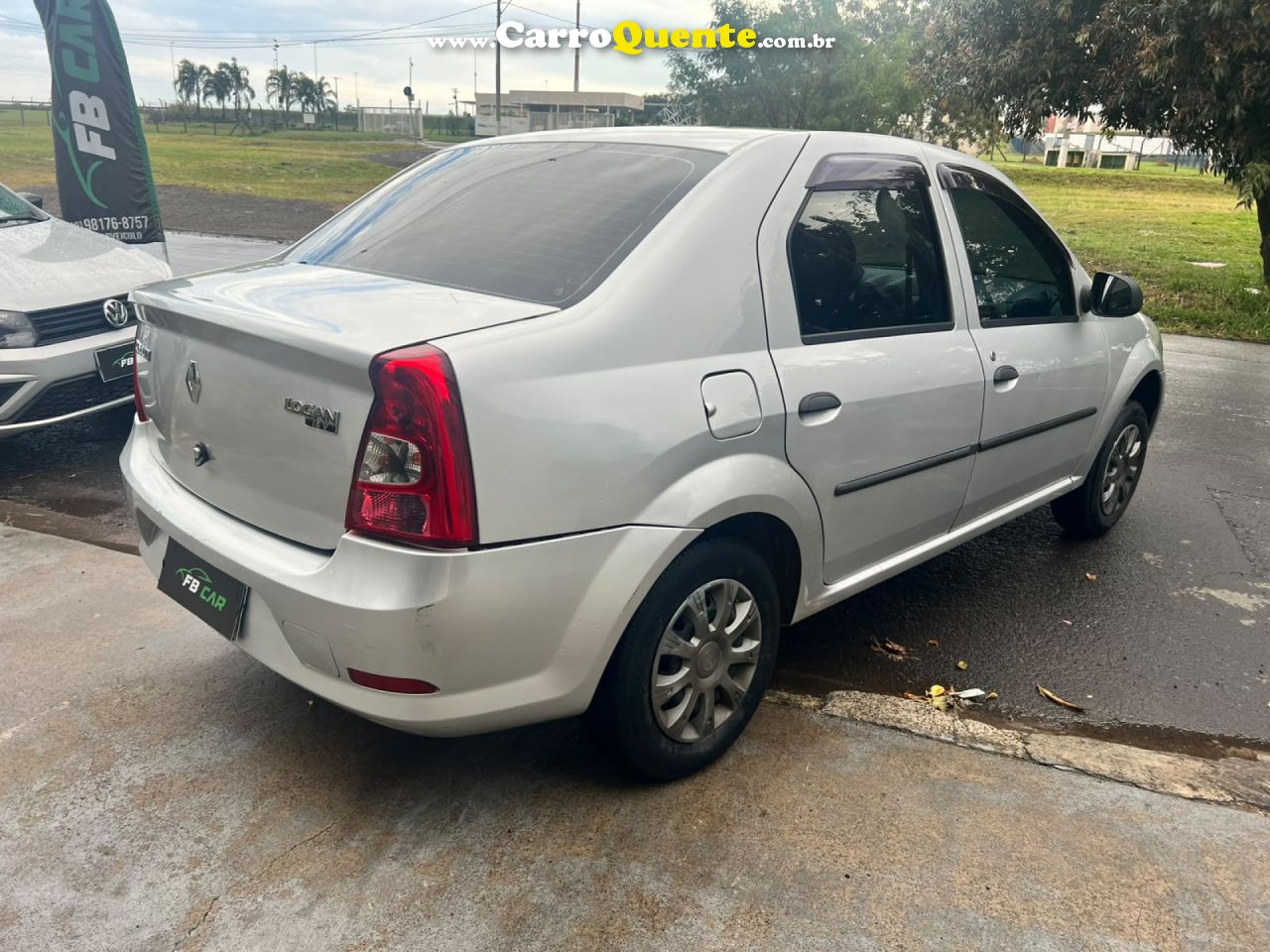 RENAULT   LOGAN AUTHENTIQUE HI-FLEX 1.0 16V 4P   PRATA 2011 1.0 GASOLINA - Loja