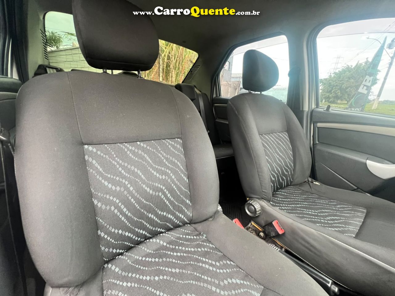 RENAULT   LOGAN AUTHENTIQUE HI-FLEX 1.0 16V 4P   PRATA 2011 1.0 GASOLINA - Loja