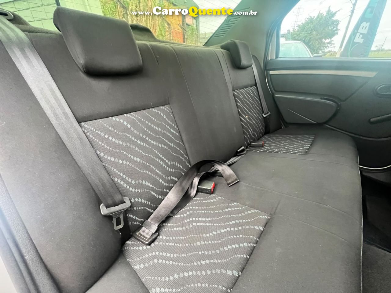 RENAULT   LOGAN AUTHENTIQUE HI-FLEX 1.0 16V 4P   PRATA 2011 1.0 GASOLINA - Loja