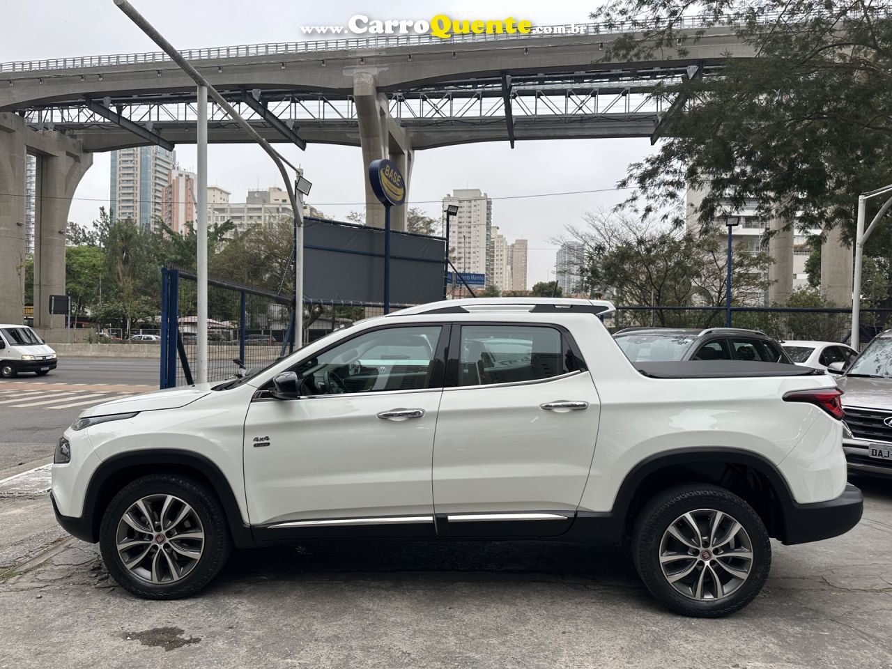 FIAT   TORO VOLCANO 2.0 16V 4X4 TB DIESEL AUT.   BRANCO 2019 2.0 TD DIESEL - Loja