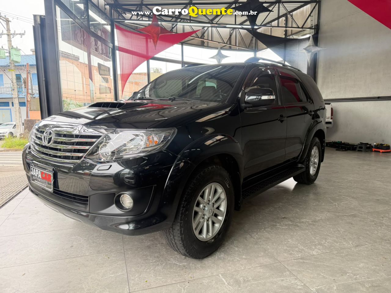 TOYOTA   HILUX SW4 SRV D4-D 4X4 3.0 TDI DIES. AUT   PRETO 2012 3.0 DIESEL - Loja