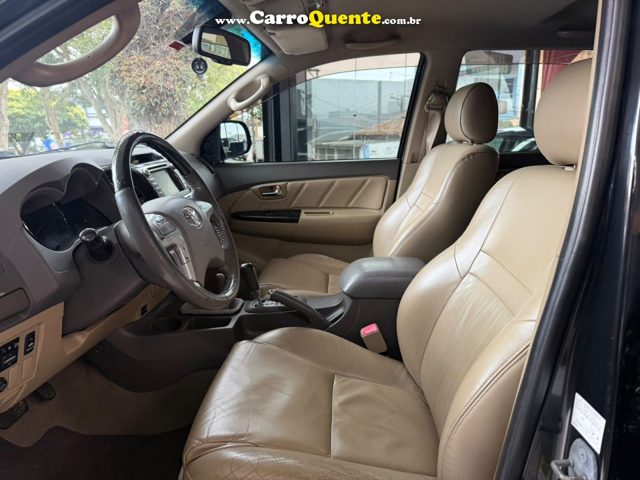 TOYOTA   HILUX SW4 SRV D4-D 4X4 3.0 TDI DIES. AUT   PRETO 2012 3.0 DIESEL - Loja
