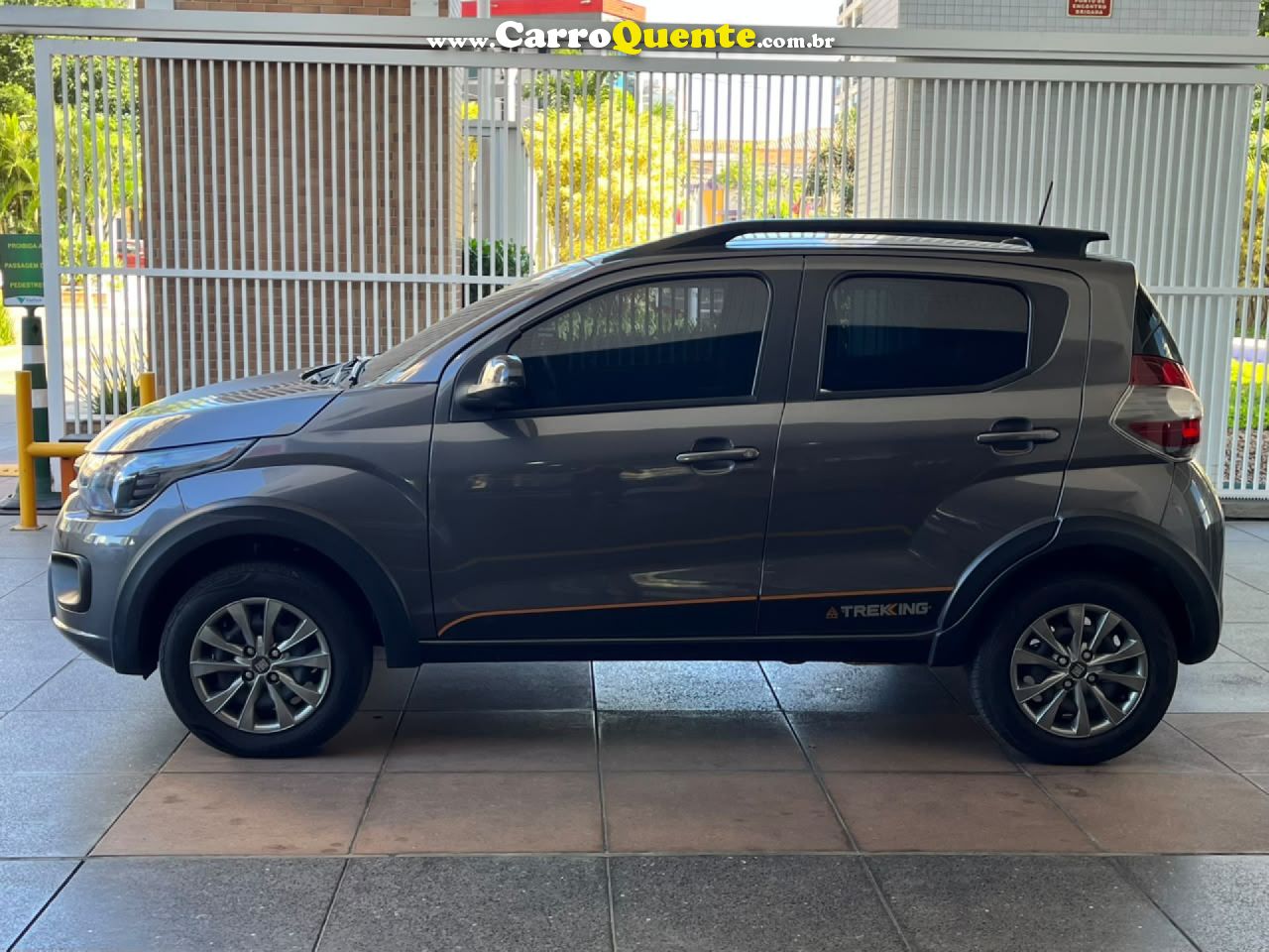 FIAT   MOBI TREKKING FLEX COMPLETO DE FABRICA UNICO DONO REVISOES CONCESSIONARIA   CINZA 2023 1.0 FLEX - Loja