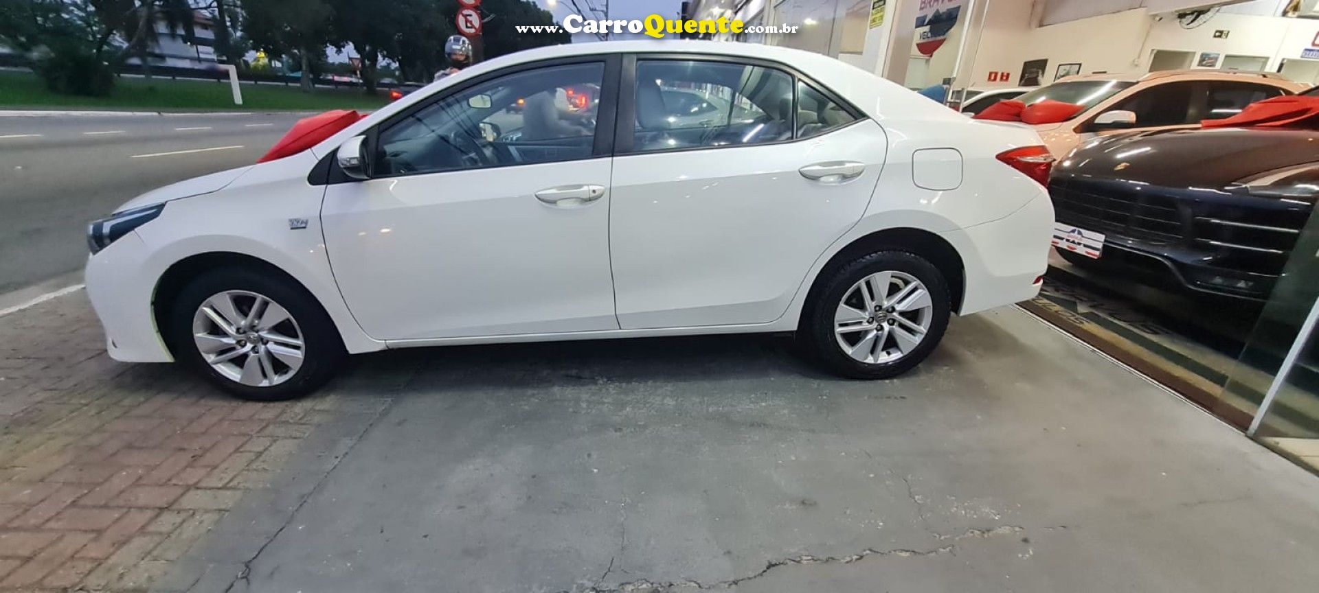 TOYOTA   COROLLA GLI UPPER 1.8 FLEX 16V AUT.   BRANCO 2016 1.8 FLEX - Loja