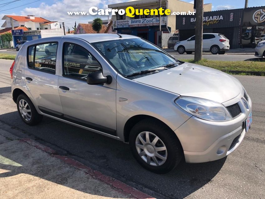 Renault SANDERO 1.0 EXPRESSION 16V FLEX 4P MANUAL - Loja