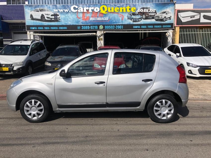 Renault SANDERO 1.0 EXPRESSION 16V FLEX 4P MANUAL - Loja