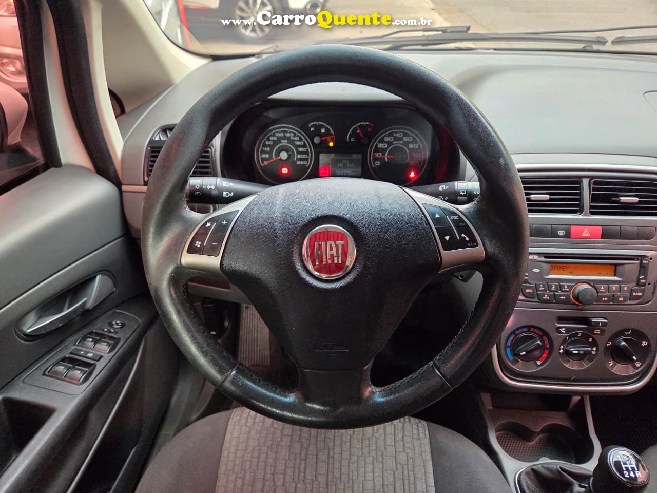 FIAT PUNTO 1.6 ESSENCE 16V 2012 - Loja