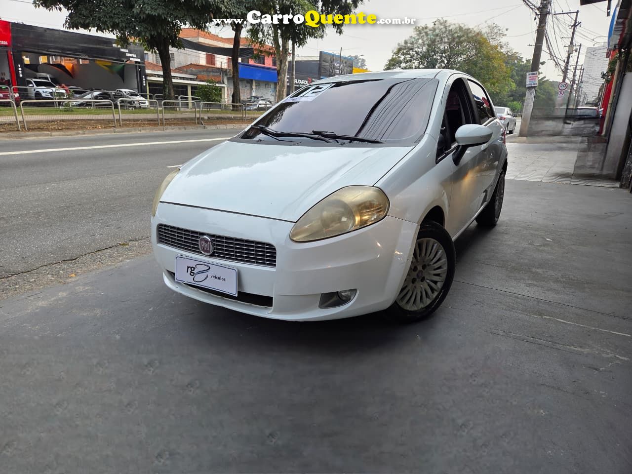 FIAT PUNTO 1.6 ESSENCE 16V 2012 - Loja