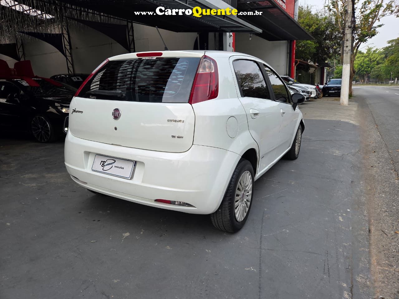 FIAT PUNTO 1.6 ESSENCE 16V 2012 - Loja