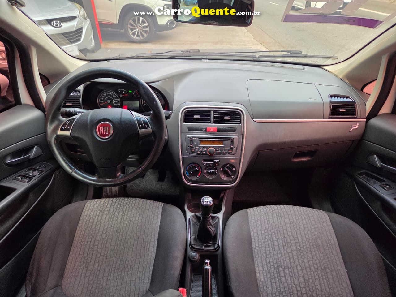 FIAT PUNTO 1.6 ESSENCE 16V 2012 - Loja