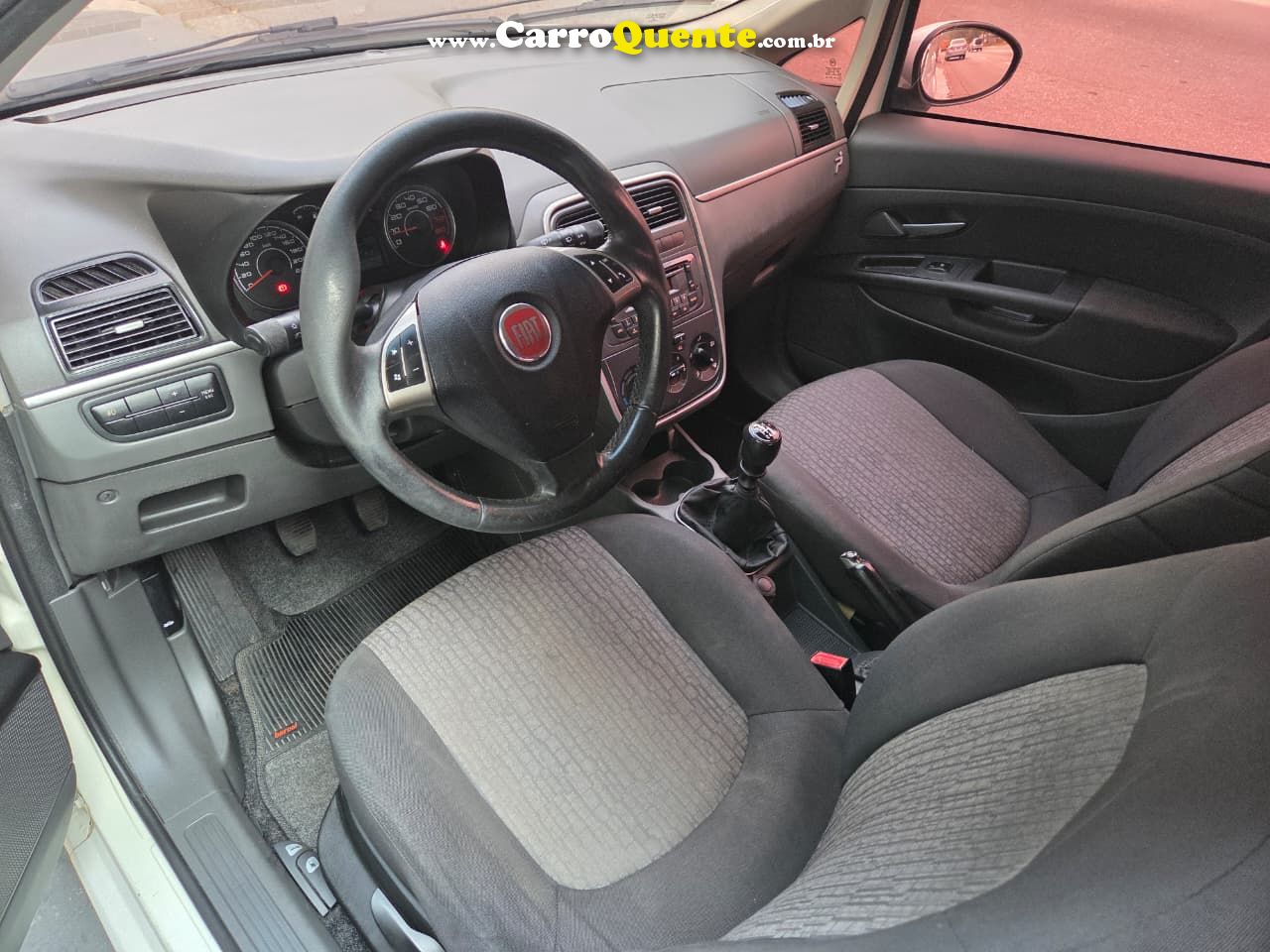 FIAT PUNTO 1.6 ESSENCE 16V 2012 - Loja